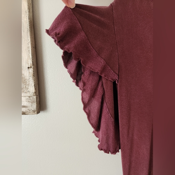 Burgundy Boutique Short Sleeve, Flutter Sleeves, Size Large - Picture 4 of 5